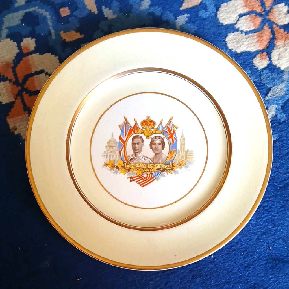 Elegant Gold Rimmed Commemorative Royal Visit Plate